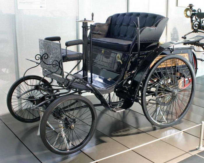 1895 Benz Velo - The First Production Automobile.jpg (122 KB)